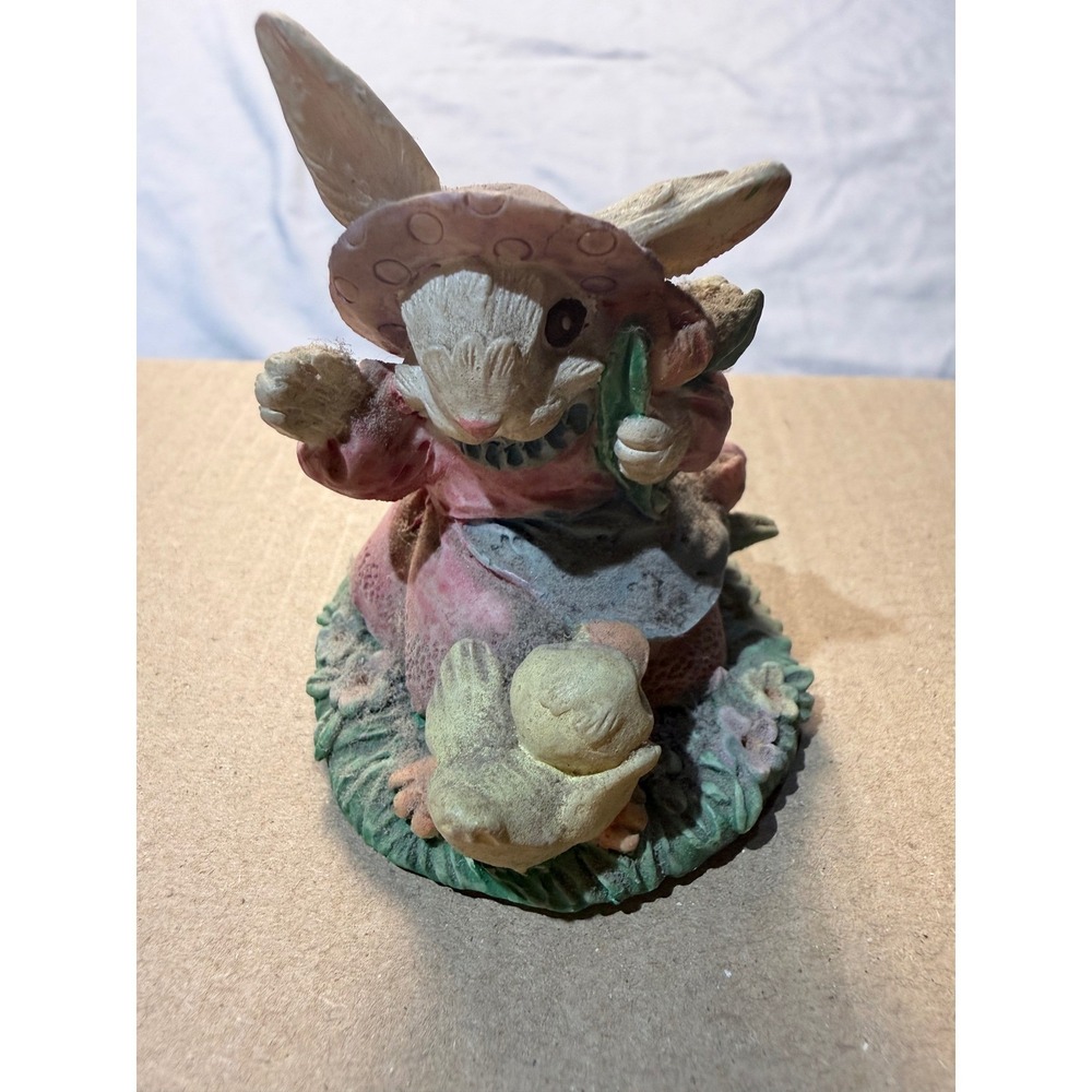 Vintage 1994 Mother Hopper with Tom and Lilly Rabbit Resin Figurine